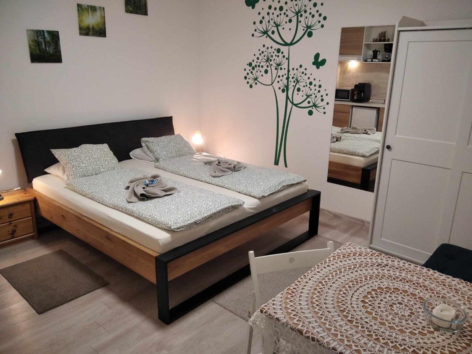 Esze Vendegszoba Tata Exterior foto